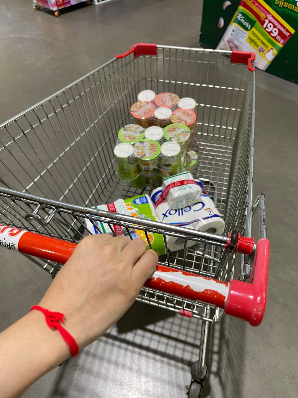 Modern Trade Distribution of Cellox and Hygienist Products by BJC at Makro Cambodia 12 Dec - Image 37